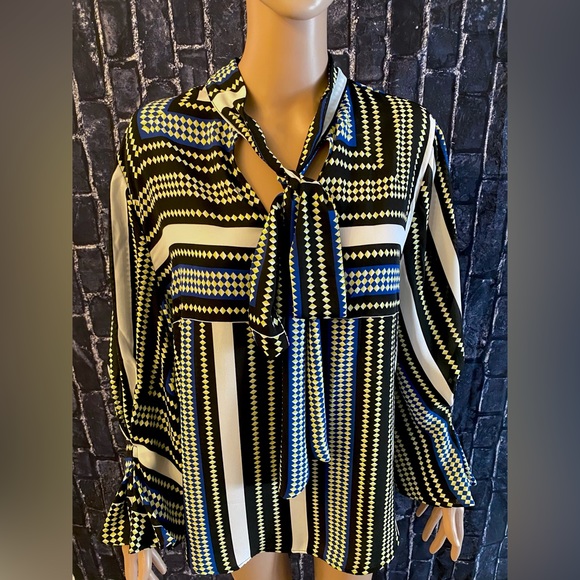 NY &CO Bowed and Beautiful - Picture 2 of 5